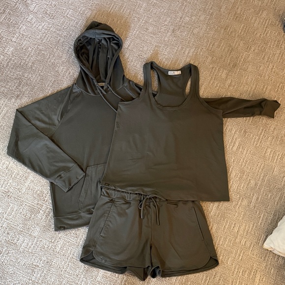 Barefoot Dreams Tops - Barefoot Dreams Malibu Collection Hoodie and Tank Set